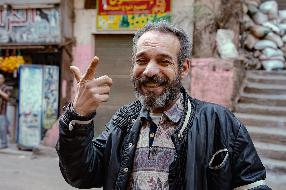 Mann auf der Straße von Kairo